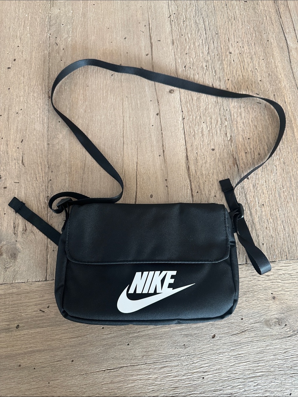 Nike Sportswear Futura 365 Crossbody Bag